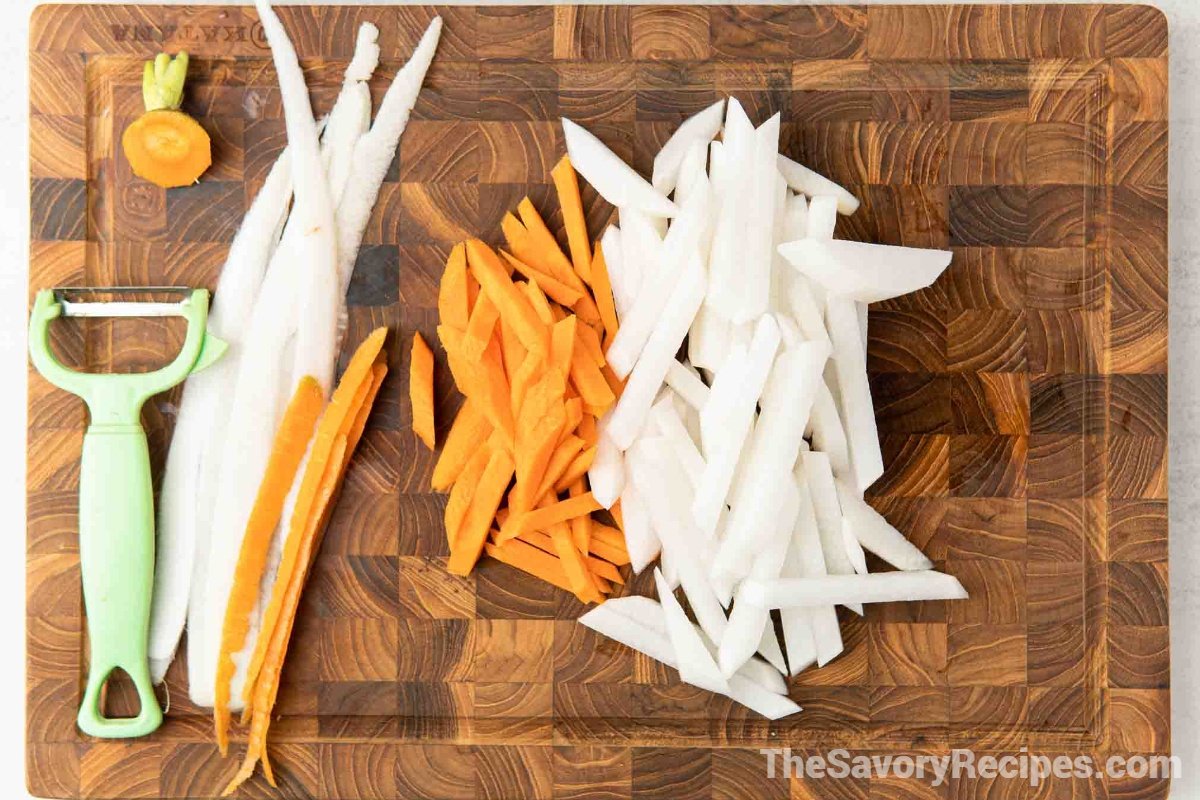 Sliced daikon and carrots